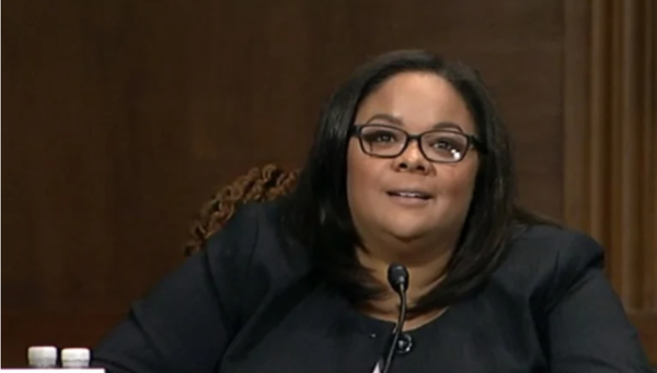 可靠的股票配资平台 美联储理事正式起诉特朗普